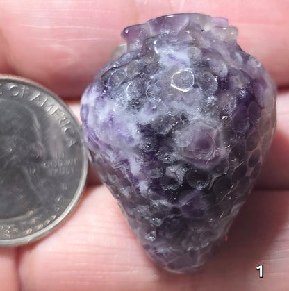 #1 Dream Amethyst Strawberry Carving