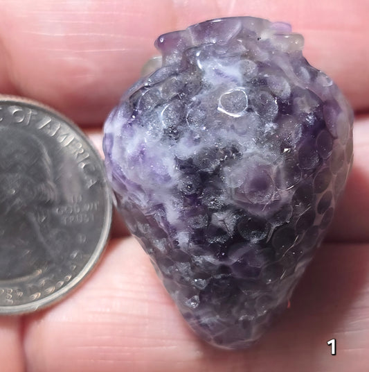 #1 Dream Amethyst Strawberry Carving