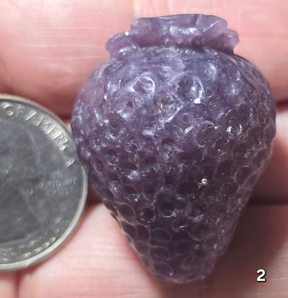#2 Dream Amethyst Strawberry Carving