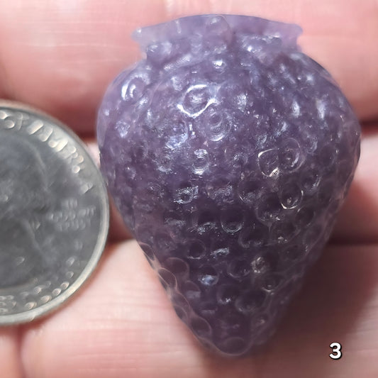 #3 Dream Amethyst Strawberry Carving