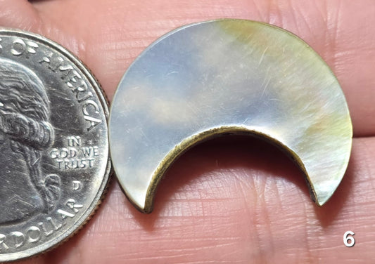 #6 Black Lip Mother of Pearl Crescent Moon Bead