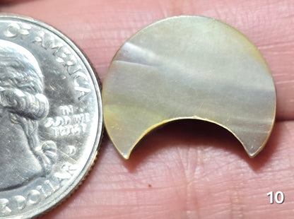 #10 Black Lip Mother of Pearl Crescent Moon Bead