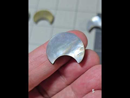 #5 Black Lip Mother of Pearl Crescent Moon Bead