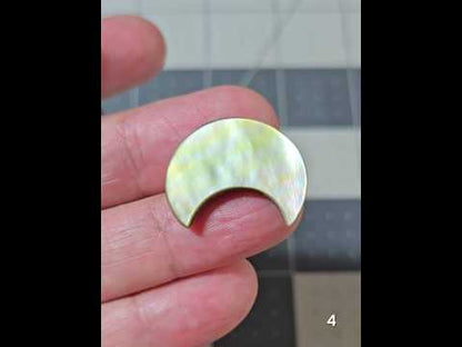 #4 Black Lip Mother of Pearl Crescent Moon Bead