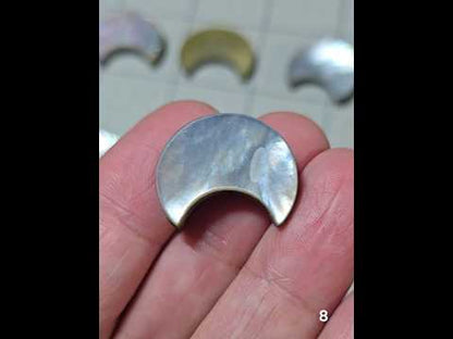 #8 Black Lip Mother of Pearl Crescent Moon Bead